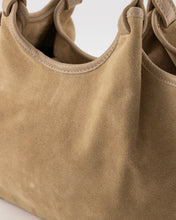 Load image into Gallery viewer, Baby Lou Tas Suede Medium Zand
