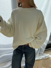 Afbeelding in Gallery-weergave laden, Basic Trui Label - Verschillende Kleuren