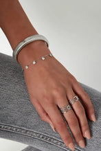 Load image into Gallery viewer, Simple bracelet with heart-shaped pendants
