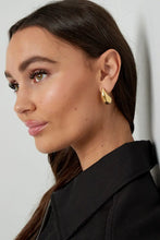Load image into Gallery viewer, Large structured drop earrings
