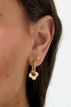 Load image into Gallery viewer, Basic earrings with clover charm

