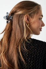 Load image into Gallery viewer, Flower Hairclip Leo
