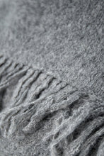Afbeelding in Gallery-weergave laden, Winter Whispers sjaal- Verschillende Kleuren
