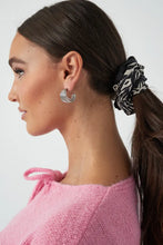 Load image into Gallery viewer, Scrunchie Duo Zebra Donker
