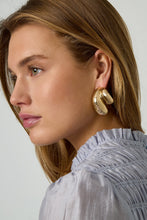 Afbeelding in Gallery-weergave laden, Oorbellen timeless treasure goud
