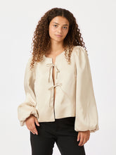 Afbeelding in Gallery-weergave laden, Daliska Dull Satin Blouse Sand
