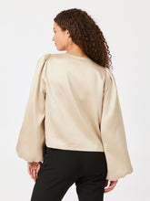 Afbeelding in Gallery-weergave laden, Daliska Dull Satin Blouse Sand
