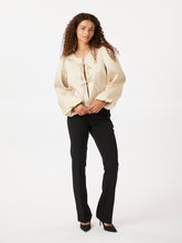 Afbeelding in Gallery-weergave laden, Daliska Dull Satin Blouse Sand
