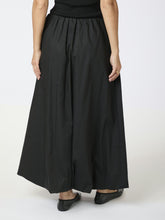 Load image into Gallery viewer, Black Long Balloon Skirt
