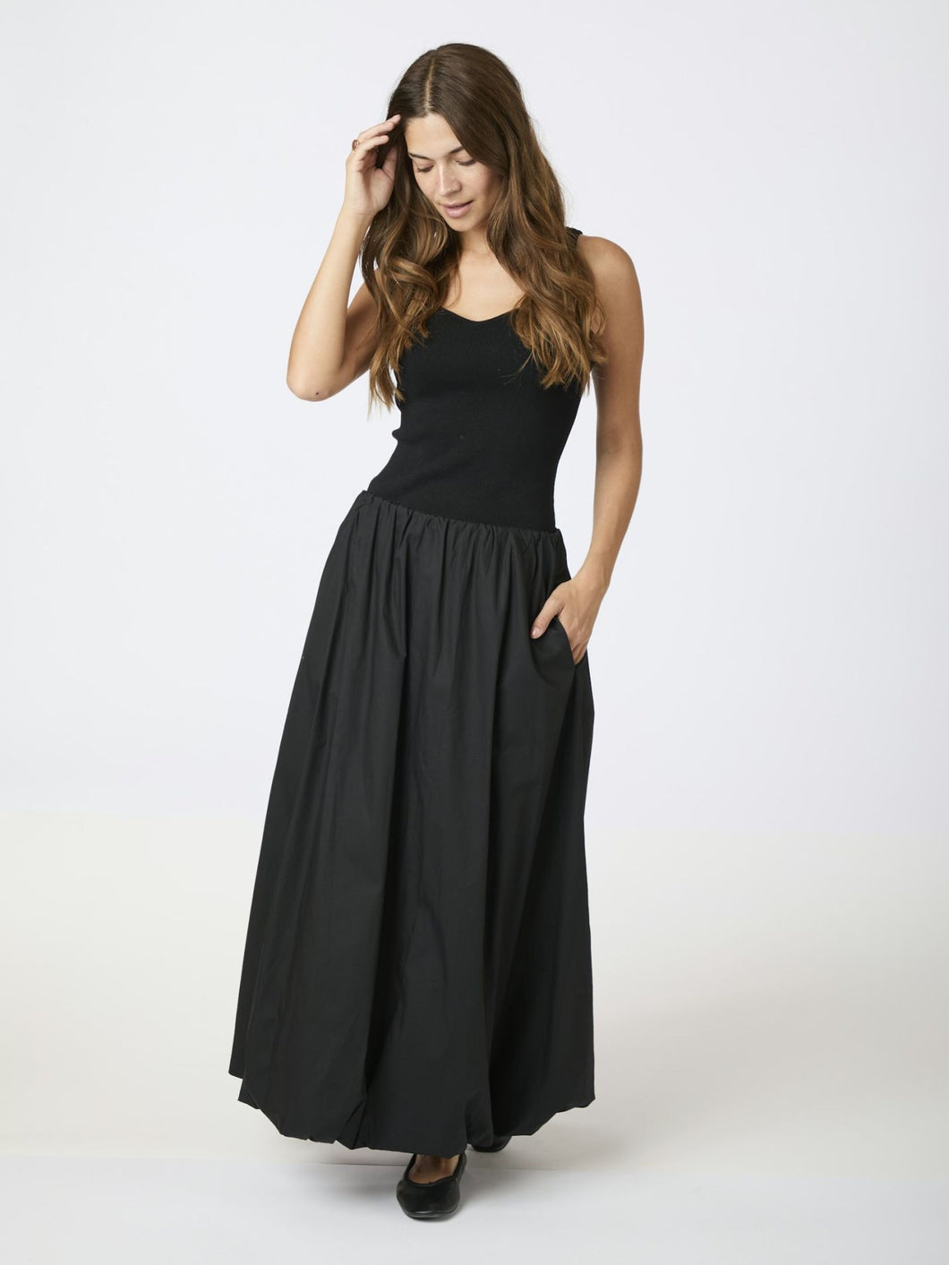 Black Long Balloon Skirt