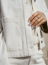 Afbeelding in Gallery-weergave laden, Dolla Denim Emb Jacket Off White
