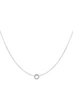 Load image into Gallery viewer, Classic necklace with twisted charm

