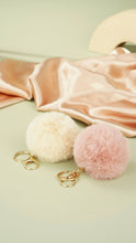 Afbeelding in Gallery-weergave laden, Sleutelhanger Puffy Bal - Verschillende Kleuren
