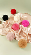 Afbeelding in Gallery-weergave laden, Sleutelhanger Puffy Bal - Verschillende Kleuren

