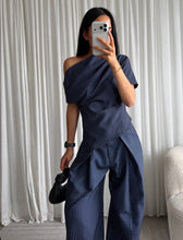 Afbeelding in Gallery-weergave laden, One Shoulder Draped Top
