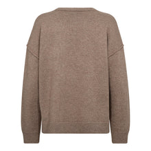 Afbeelding in Gallery-weergave laden, Maja Slit O Neck Knit Latte

