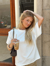 Afbeelding in Gallery-weergave laden, Gigi Basic tee - Verschillende Kleuren
