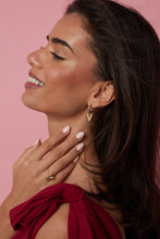 Afbeelding in Gallery-weergave laden, Oorbellen met Hartvormige Hanger - Verschillende Kleuren

