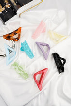 Load image into Gallery viewer, Haarclip Matte Triangel - Verschillende Kleuren
