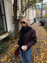 Afbeelding in Gallery-weergave laden, Vieve Jas Bordeaux
