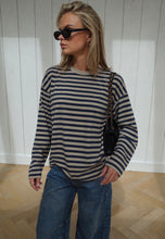 Afbeelding in Gallery-weergave laden, Ika Striped Long Sleeve
