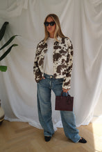 Load image into Gallery viewer, Lou Cow Jas
