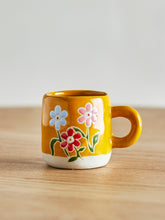 Afbeelding in Gallery-weergave laden, Millie Cup Flower Yellow
