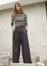 Load image into Gallery viewer, Zella Geplooide Broek Bruin
