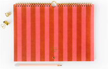Afbeelding in Gallery-weergave laden, Fabrique Familieplanner 2024 – Striped
