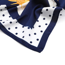 Afbeelding in Gallery-weergave laden, Zijdezachte sjaaltje vierkant - Verschillende Kleuren
