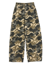 Afbeelding in Gallery-weergave laden, Gaya Camo Jeans
