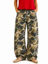 Afbeelding in Gallery-weergave laden, Gaya Camo Jeans
