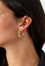 Afbeelding in Gallery-weergave laden, Textured Hoops
