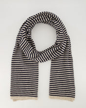 Load image into Gallery viewer, Cassy gestreepte Sjaal
