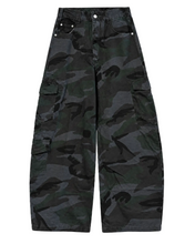 Afbeelding in Gallery-weergave laden, Liam Camo Pants
