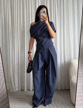 Afbeelding in Gallery-weergave laden, One Shoulder Draped Top
