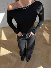 Load image into Gallery viewer, Off shoulder basic tee - Verschillende Kleuren
