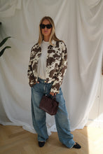 Load image into Gallery viewer, Lou Cow Jas

