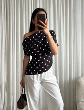 Load image into Gallery viewer, Rue Dot Off Shoulder  Top - Verschillende Kleuren
