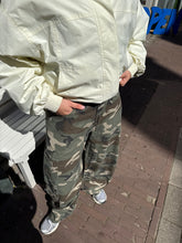 Afbeelding in Gallery-weergave laden, Camo Jeans
