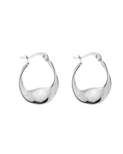 Load image into Gallery viewer, Waved hoops oorbellen - Verschillende Kleuren
