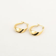 Load image into Gallery viewer, Waved hoops oorbellen - Verschillende Kleuren
