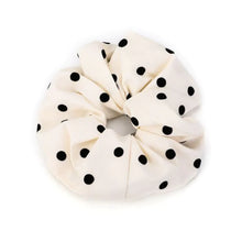 Afbeelding in Gallery-weergave laden, XL Scrunchie Met Stippen - Verschillende Kleuren

