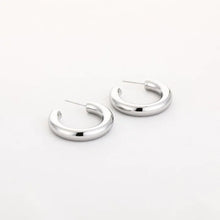 Afbeelding in Gallery-weergave laden, Halve Hoop / Open Hoop Oorbellen 3CM- Verschillende Kleuren
