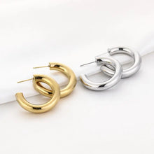 Afbeelding in Gallery-weergave laden, Halve Hoop / Open Hoop Oorbellen 3CM- Verschillende Kleuren

