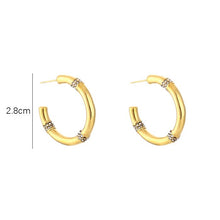 Afbeelding in Gallery-weergave laden, Hoops Ooorbellen  met Strass Goud

