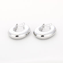 Load image into Gallery viewer, Breede Hoop Oorbellen - Verschillende Kleuren
