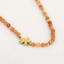 Load image into Gallery viewer, Natuur Stenen Ketting met Bloem - Verschillende Kleuren
