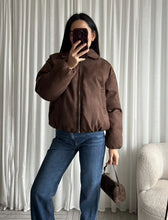Afbeelding in Gallery-weergave laden, Soy Suede Puffer
