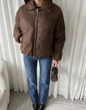 Afbeelding in Gallery-weergave laden, Soy Suede Puffer
